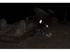 Haber alınamayan çiftin 5 saat sonra traktörün altındaki cansız bedenlerine ulaşıldı