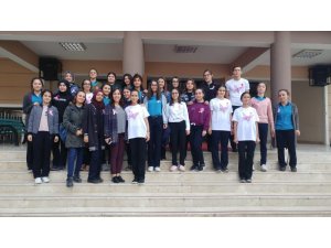Lise öğrencilerinden kansere karşı ’pembe kurdele’