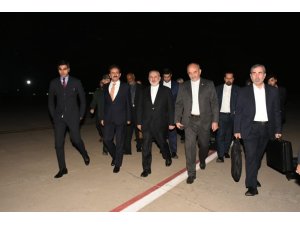 İran Dışişleri Bakanı Zarif, rehineler için Pakistan’da