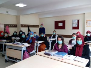Lösemili çocuklara destek için maske taktılar