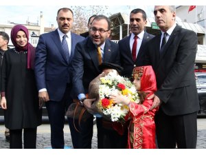 Bakan Kasapoğlu: "Şiddete karşı el birliği ile savaşacağız"