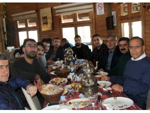 Belediye Başkan aday adayı Yunus Dündar, basın mensuplarıyla kahvaltıda buluştu