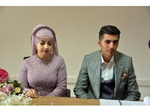 Yozgat’ta genç çift müftülük nikahı ile hayatlarını birleştirdi