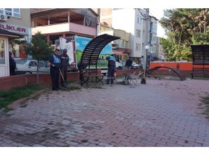 Dinar’da parkların bakım ve temizliği yapılıyor