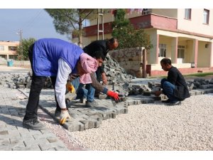 Akçakale’de beton yol çalışmaları sürüyor