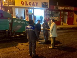 Saraycık Caddesi asfaltlama çalışmaları gece de devam ediyor