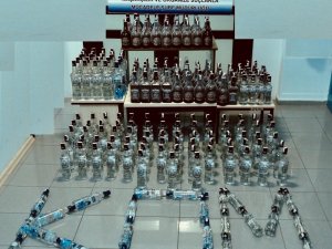 Isparta’da 240 şişe sahte içki ele geçirildi