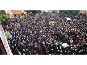 Sendika üyeleri, öldürülen başkanları Karacan’a veda etti