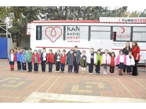 Öğrenci ve öğretmenler kan bağışı için yarıştı
