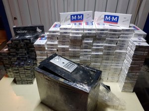 Çelik kasalara gizlenmiş 2 bin 200 paket kaçak sigara bulundu