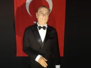 AVM'deki Atatürk heykeline tepki!