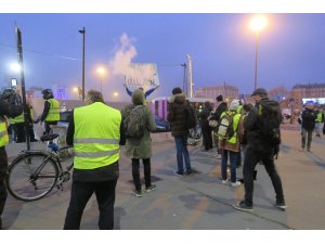 Fransa’da “Sarı Yelekliler’e” polis engeli