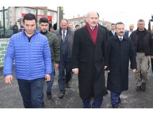 Bakan Soylu’dan, öldürülen Karacan’ın ailesine taziye ziyareti