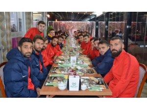 Aliağaspor’lu futbolculardan moral gecesinde galibiyet sözü