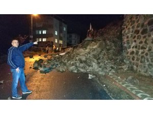 Samsun’da ilkokul önündeki çocuk parkının istinat duvarı çöktü
