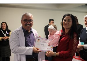 Yoğun bakımdan kurtulan prematüre bebeklere mezuniyet belgesi