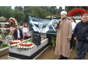 Naim Süleymanoğlu mezarı başında anıldı