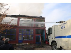 TOMA’nın müdahalesiyle iş yerindeki yangın söndürüldü