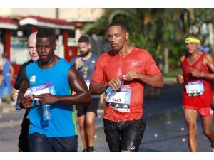 Hollwood yıldızı Will Smith, Küba’da maratona katıldı