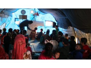 Suriye’de 200 bin çocuk çadırlarda eğitim görüyor