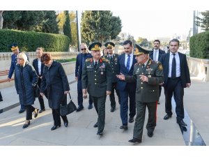 Genelkurmay Başkanı Orgeneral Güler Azerbaycan ve Türk şehitliklerini ziyaret etti