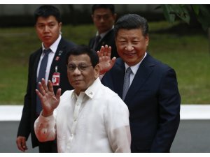 Filipinler Devlet Başkanı Duterte tepkilere rağmen Çin’e yakınlaşıyor