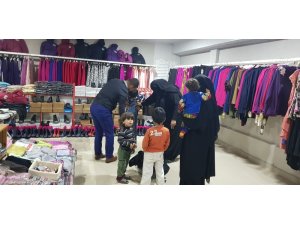 Suriye’deki sivillere kıyafet yardımı yapıldı