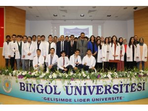Bingöl Üniversitesi Diş Hekimliği Fakültesi’nin ilk öğrencileri önlük giydi