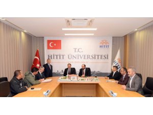 Hitit Üniversitesi İlahiyat Fakültesi Uygulama cami ihale sözleşmesi imzalandı