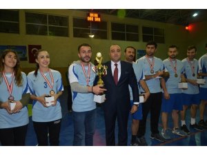 Ağrı’da öğretmenler arası voleybol turnuvası sona erdi
