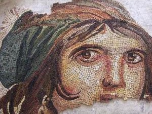 Çingene Kızı mozaiğinin parçaları Türkiye'ye getirildi