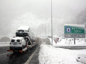 Bolu Dağı'nda yoğun kar yağışı başladı