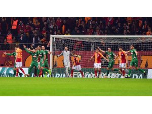 Galatasaray evinde 4 maçtır kazanamıyor