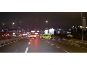 E-5 Karayolu’nda ilginç motosiklet kazası kamerada