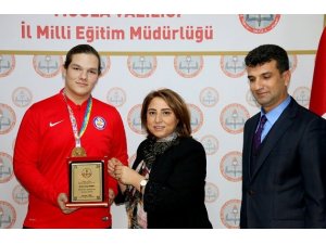 Dünya şampiyonu öğrenci Muğla’da ödüllendirildi
