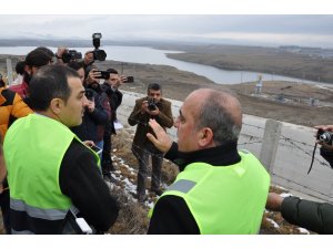 Vali Türker Öksüz, Kars Barajı’nda incelemelerde bulundu