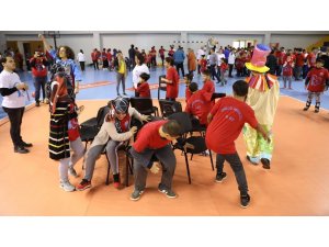 Mersin’de ’Engelsiz Sokak Oyunları Şenliği’ düzenlendi