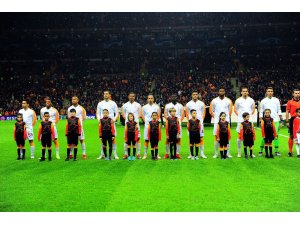 UEFA Şampiyonlar Ligi: Galatasaray: 0 - Porto: 1 (Maç devam ediyor)