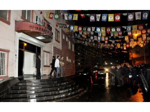 Diyarbakır’da HDP il binasına operasyon: 35 gözaltı