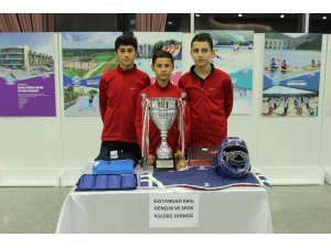Sultangazi’de amatör spor kulüplerine malzeme dağıtımı yapıldı