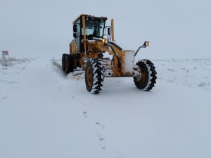 Gölbaşı’nda 24 saat karla mücadele ediliyor
