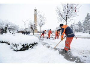 Çorum Belediyesi’de karla mücadelede mesaisi