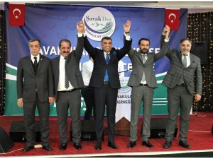 Elazığ’da belediye başkan adayları el ele
