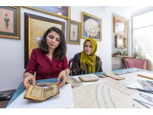Türk sanatına gönül vermiş iki arkadaş, eski kitaplara yeniden hayat veriyor