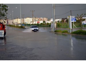 Didim’de şiddetli yağış yaşamı felç etti