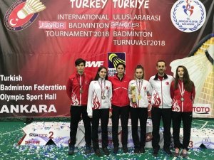 Osmangazili badmintoncuların madalya coşkusu