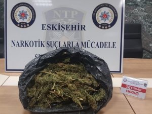 Eskişehir Narkotim uyuşturucu satıcılarına şok baskın