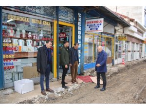 Karaman’da Gazipaşa Caddesinde asfalt ve kaldırım düzenlemesi