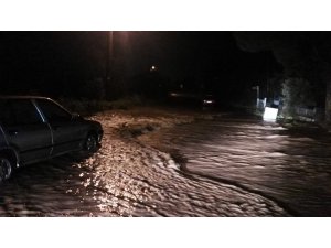 Erdek - Bandırma karayolu aşırı yağıştan dolayı kapandı