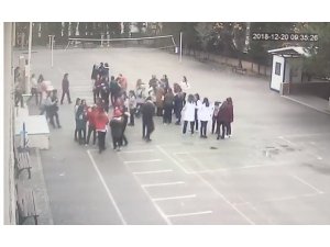 Okuldaki deprem paniği kameralarda